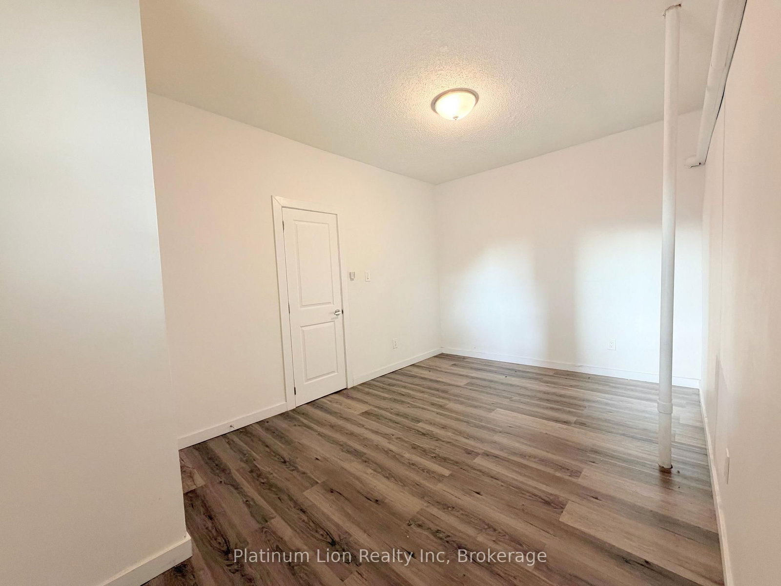 Semi-Detached House for lease at 6-117 Park Street, Hamilton, Ontario, L8P 3E6 - Durand - MLS: X12598698