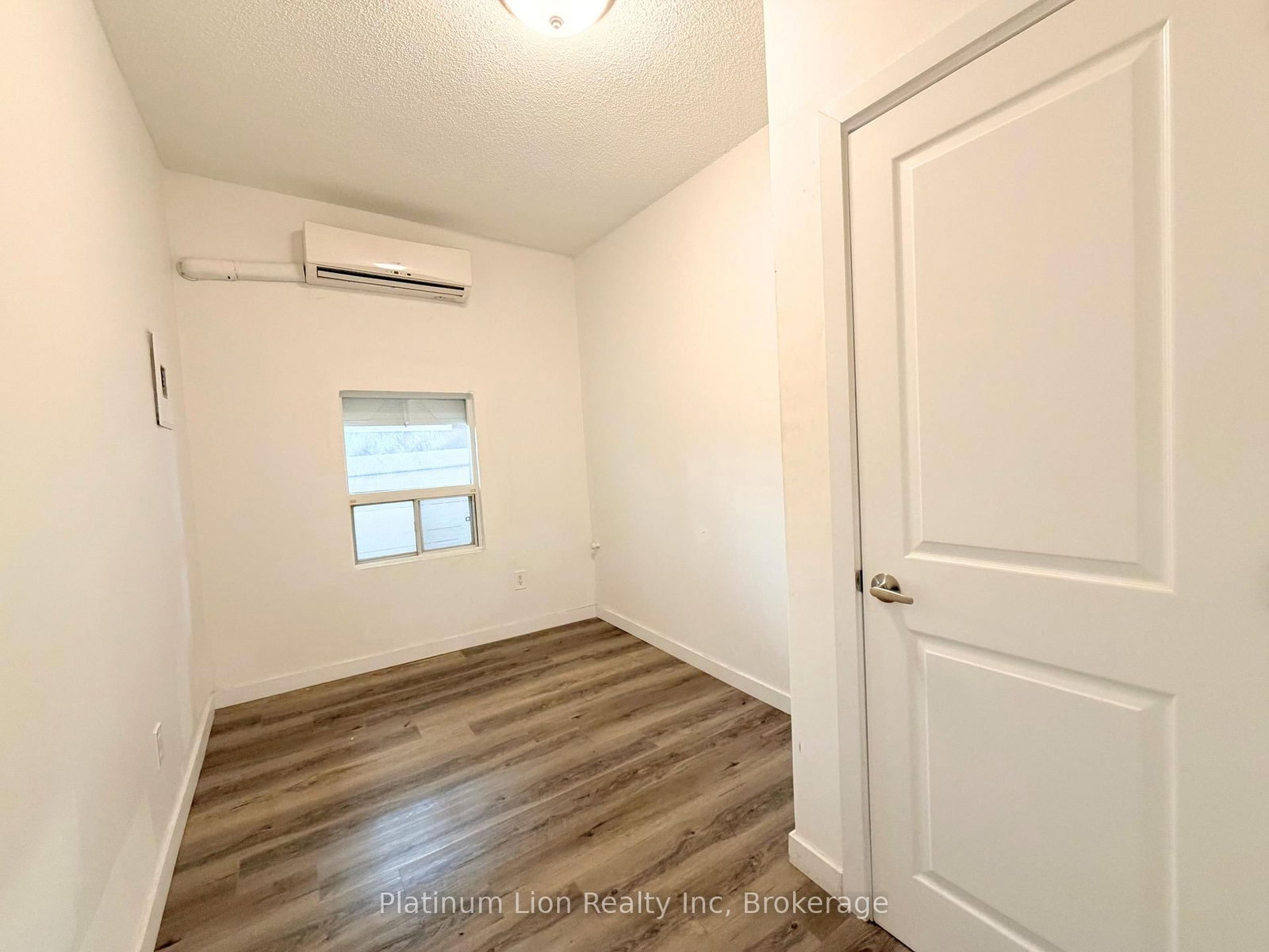 Semi-Detached House for lease at 6-117 Park Street, Hamilton, Ontario, L8P 3E6 - Durand - MLS: X12598698