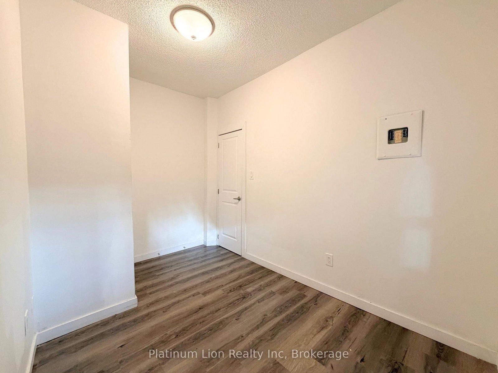 Semi-Detached House for lease at 6-117 Park Street, Hamilton, Ontario, L8P 3E6 - Durand - MLS: X12598698