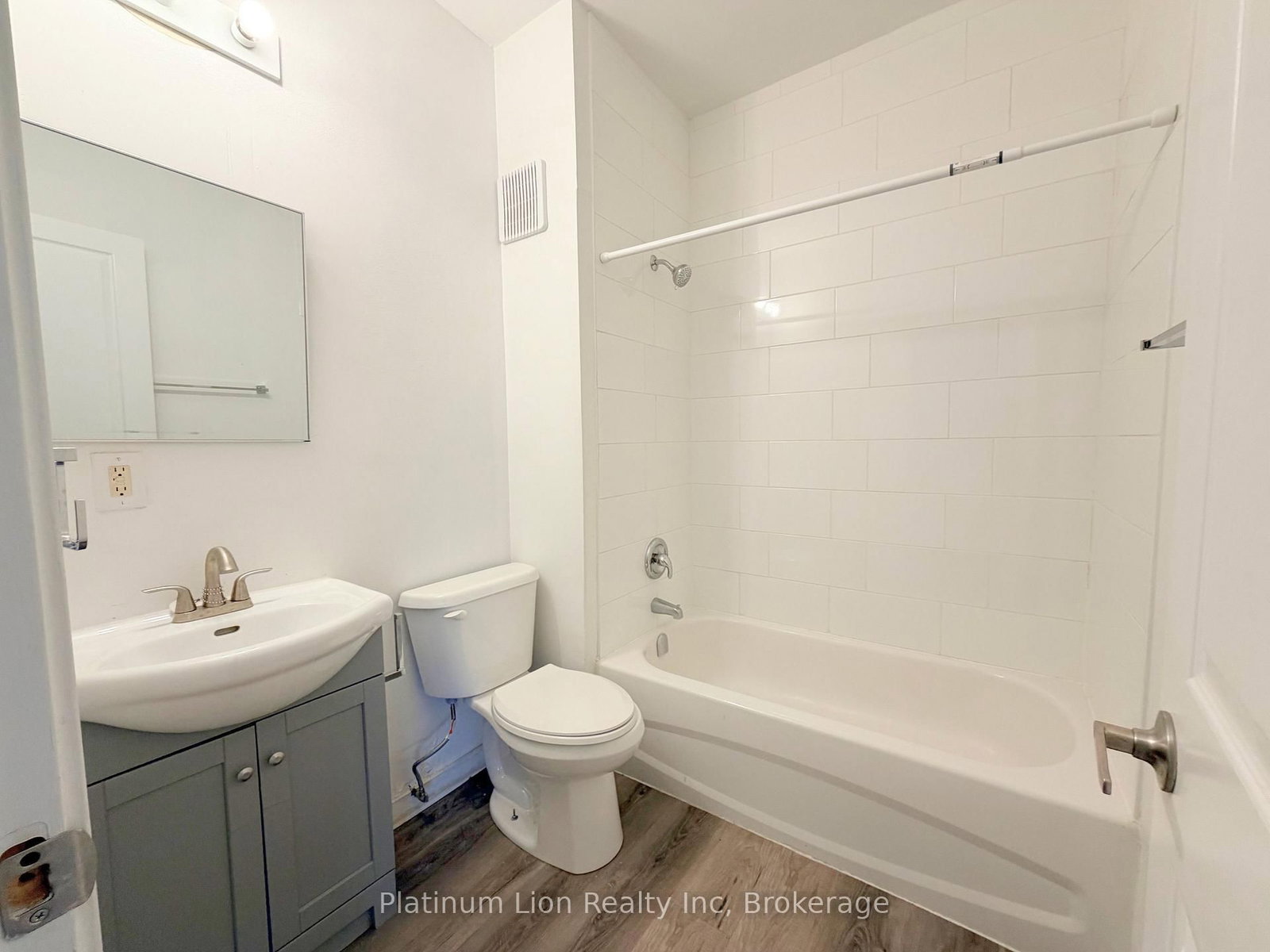 Semi-Detached House for lease at 6-117 Park Street, Hamilton, Ontario, L8P 3E6 - Durand - MLS: X12598698