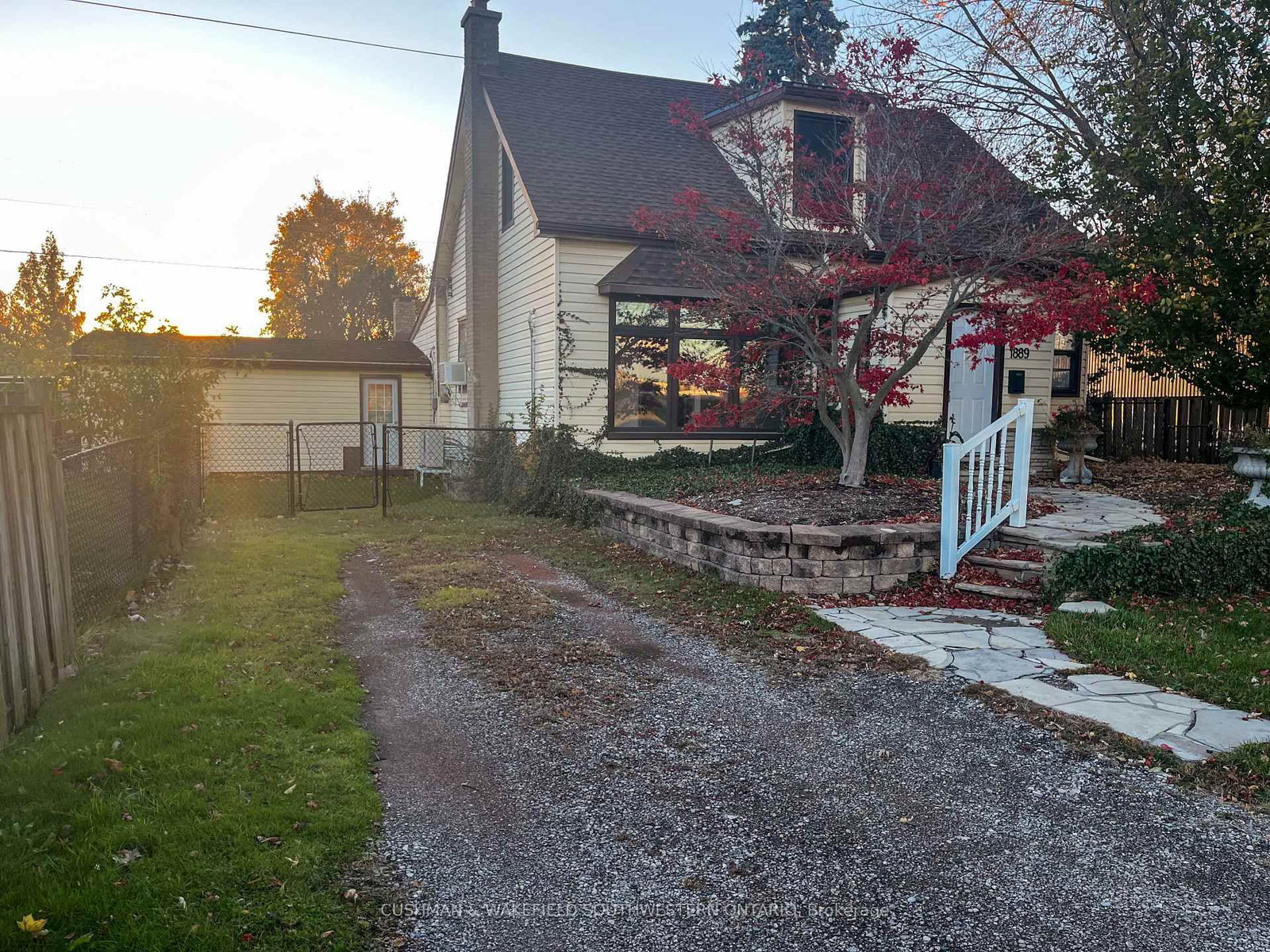 1891 Wharncliffe Road S, Unit Office