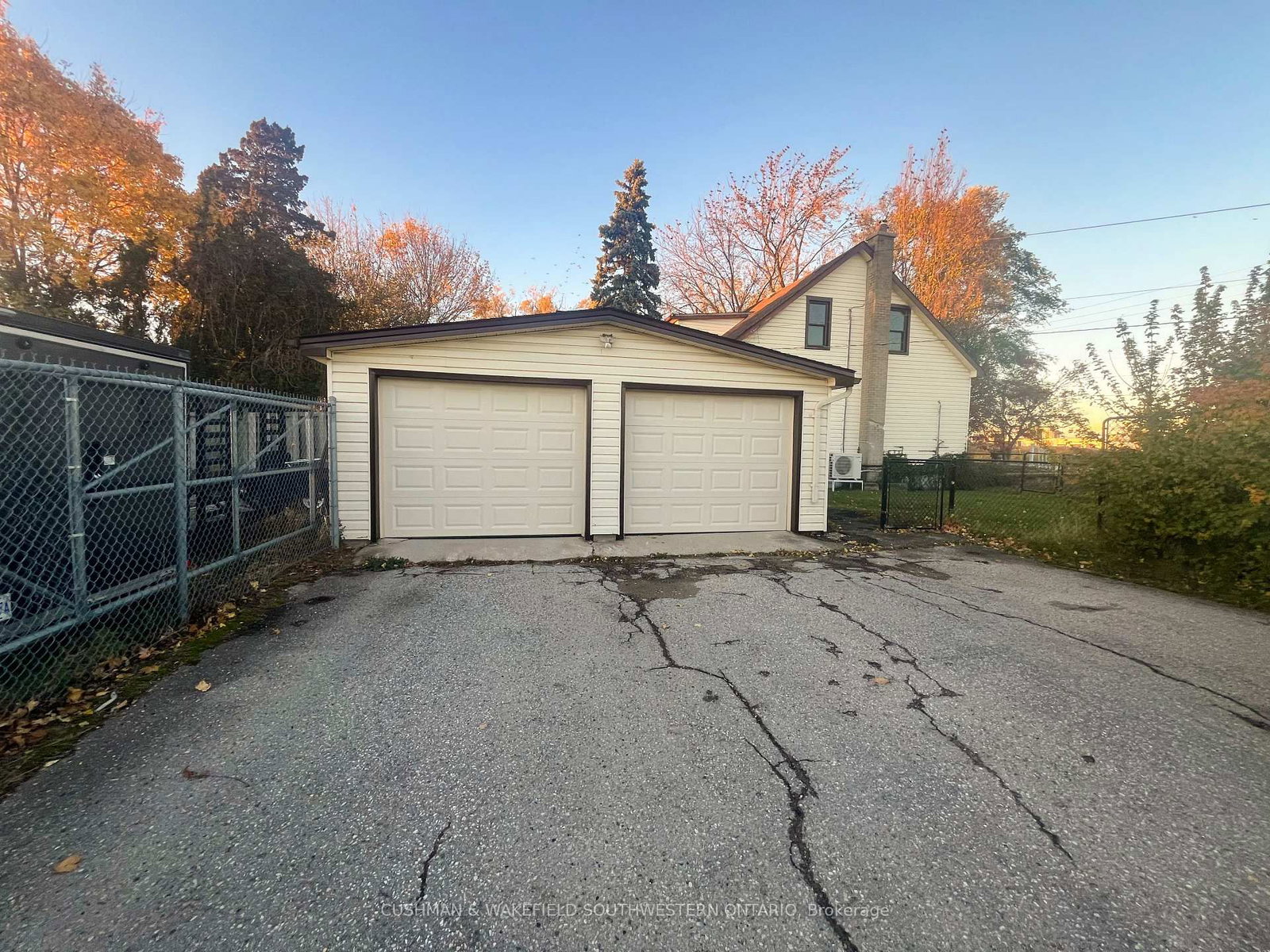 1891 Wharncliffe Road S, Unit Office - Photo 7