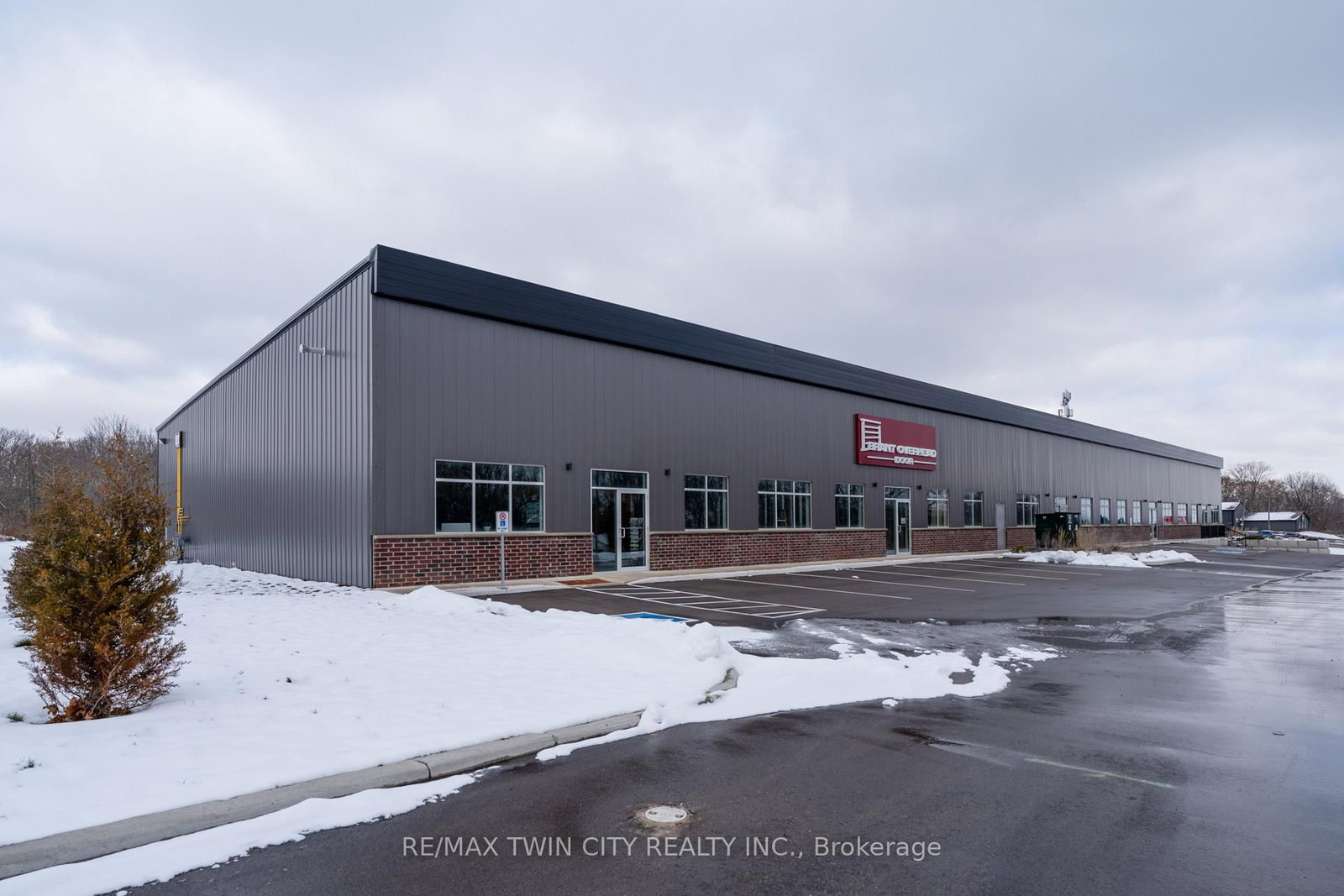 677 Colborne Street W - Photo 2