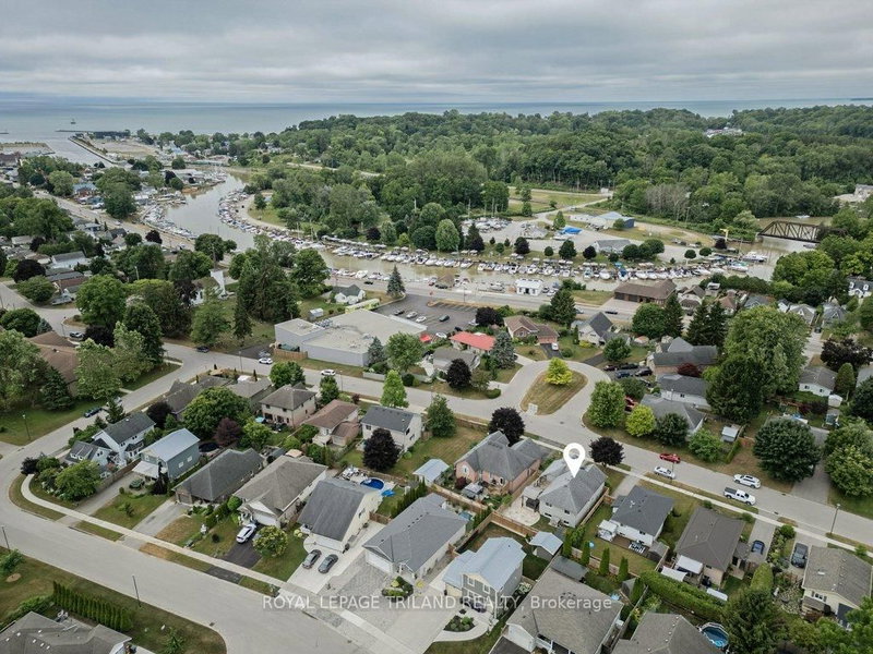 307 Frances St, Central Elgin, N5L 1B2 | Image 2