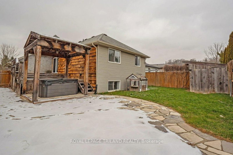 307 Frances St, Central Elgin, N5L 1B2 | Image 3