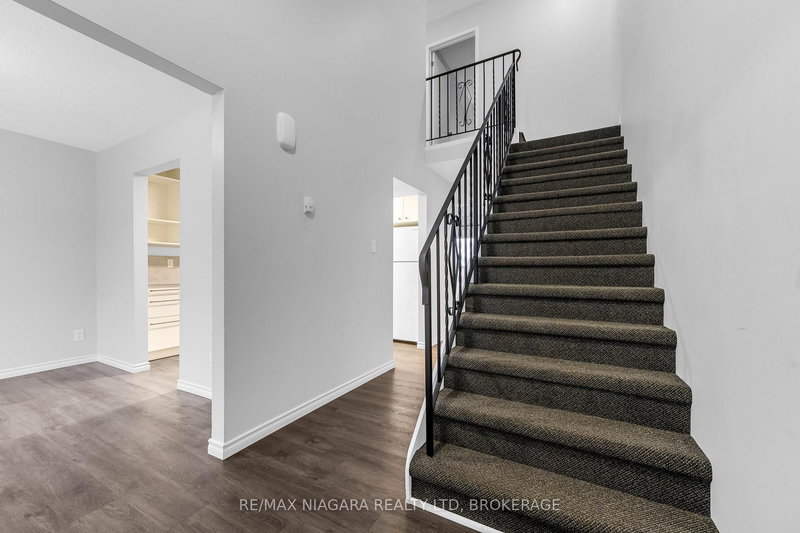 244 - 100 Brownleigh Ave, Welland, L3B 5V8 | Image 3