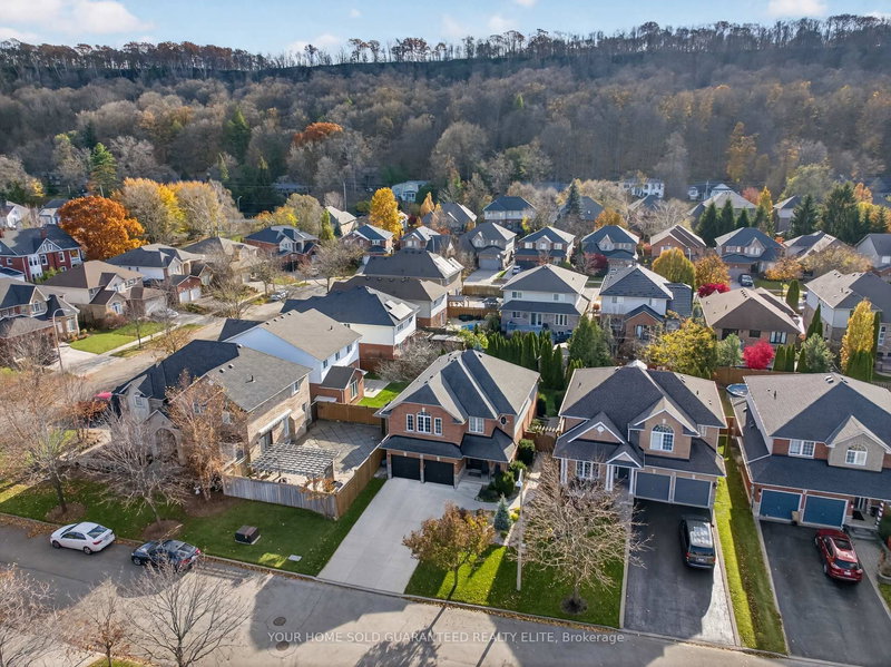 51 Hickory Cres, Grimsby, L3M 5P9 | Image 2