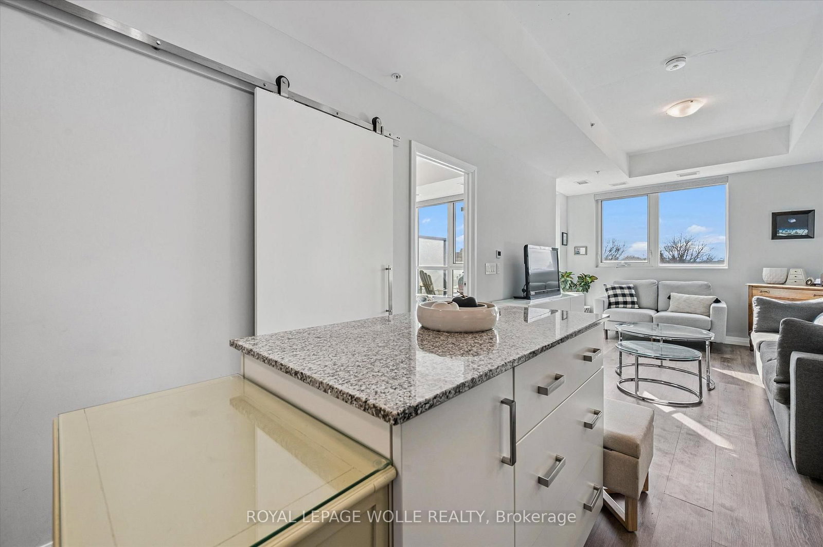 Listing Image 7