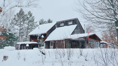 Detached House sold at 650 Widdifield Station Road, North Bay, Ontario, P1B 8G2 - Airport - MLS: X12604918