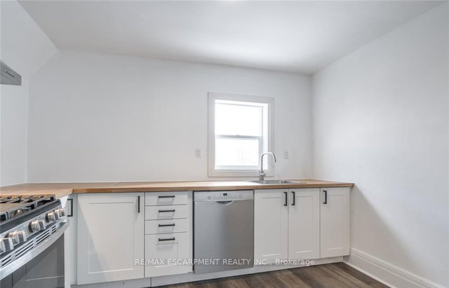 2 - 198 Sherman Avenue N