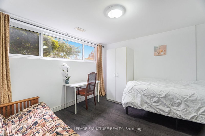 Main - 406 Tamarack Dr, Waterloo, N2L 4G6 | Image 3