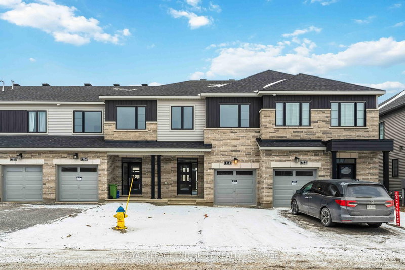 home for lease on 714 FAIRLINE Row