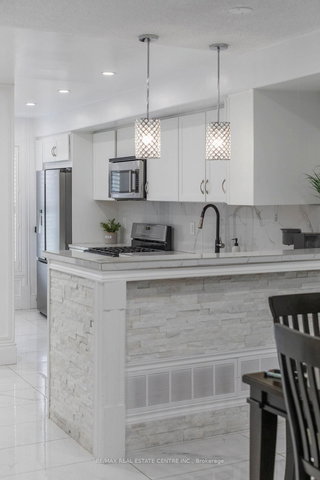 17 - 2774 King Street E