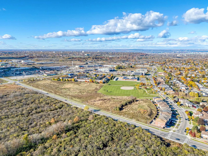 390 Highland Rd W, Hamilton, L8J 0J5 | Image 2