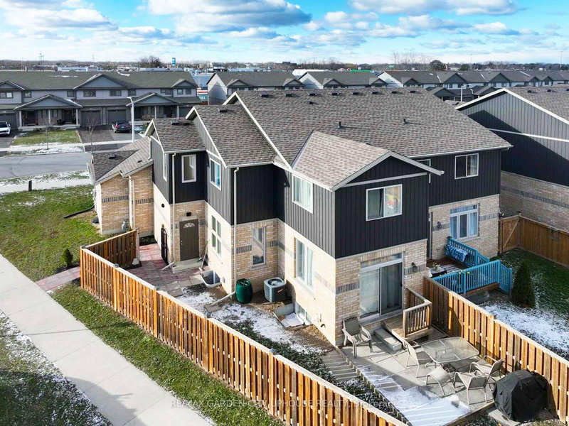 LOWER - 11 MANHATTAN Crt, St. Catharines, L2R 0B8 | Image 3