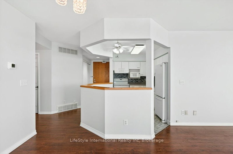 306 - 208 Silvercreek Pkwy N, Guelph, N1H 8H2 | Image 2