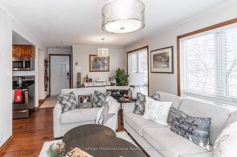 301 - 34 Deerhurst Greens Rd, Huntsville, P1H 1A9 | Image 3