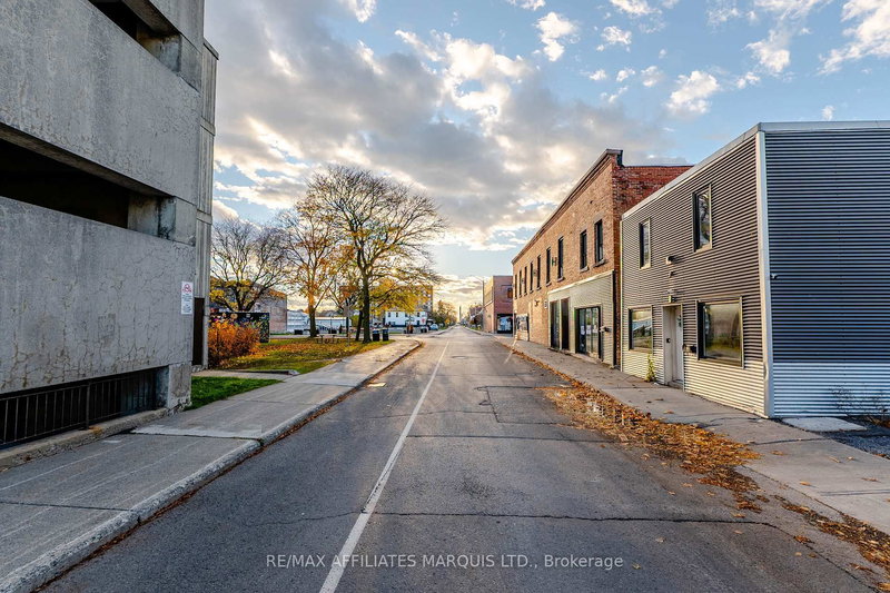 9 First St E, Cornwall, K6H 1K5 | Image 2