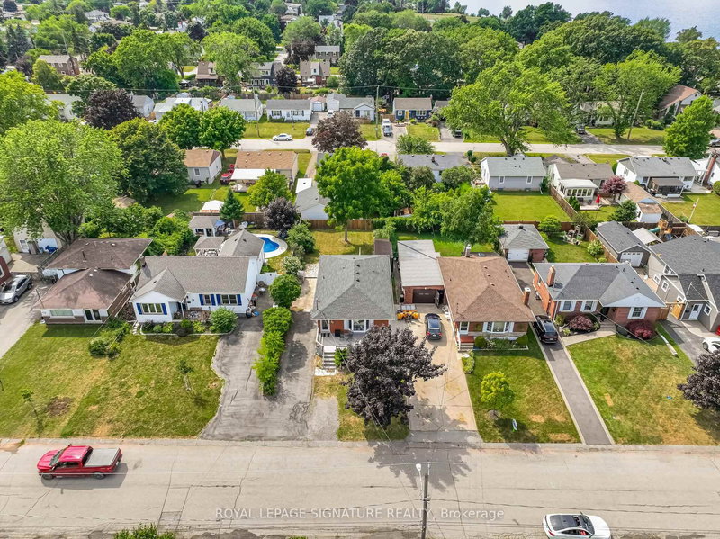 77 Fairview Rd, Grimsby, L3M 3L6 | Image 2