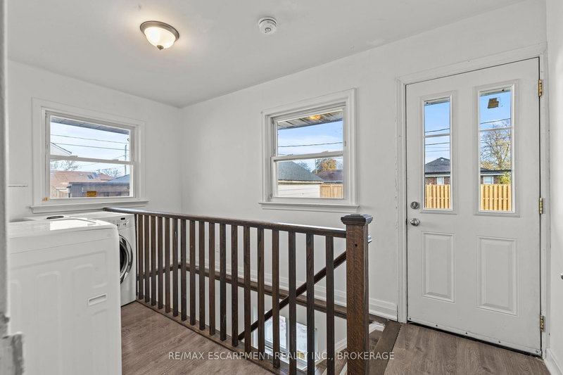 Lower - 14 Westmount Ave, Thorold, L2V 2W1 | Image 3