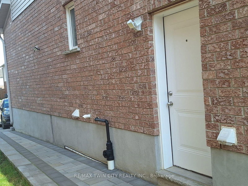 15 Spring Creek St, Kitchener, N2A 0G3 | Image 3