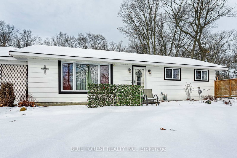 9716 Lakeshore Rd, Lambton Shores, N0M 1T0 | Image 3