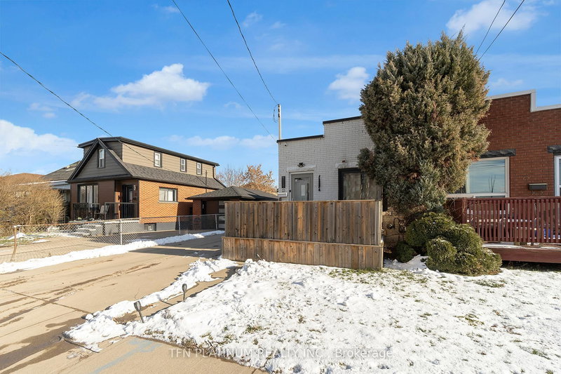 23 Rosewood Rd, Hamilton, L8H 1A1 | Image 3