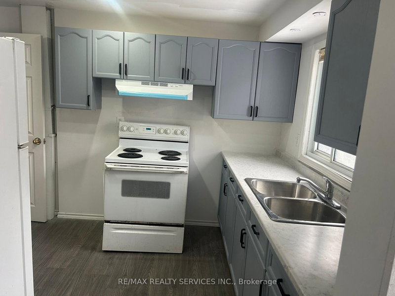 441 Parkview Cres, Cambridge, N3H 4Y3 | Image 3