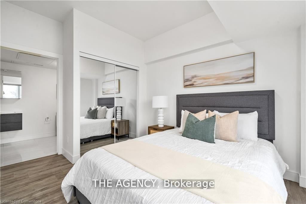 2 Dundas Street W, Unit 305 - Photo 18