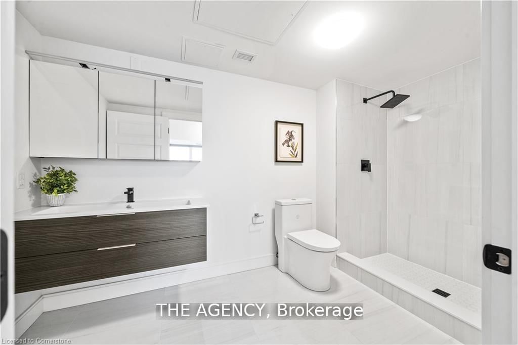 2 Dundas Street W, Unit 305 - Photo 20