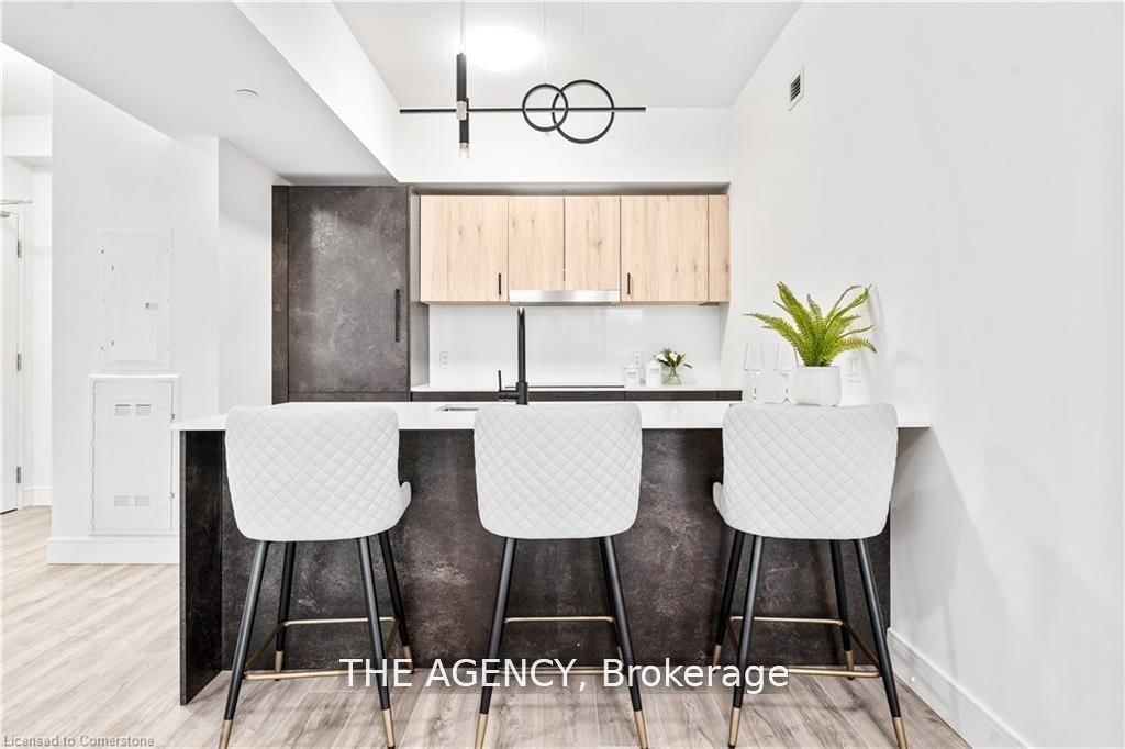 2 Dundas Street W, Unit 305 - Photo 4