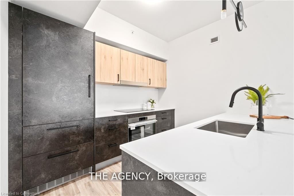 2 Dundas Street W, Unit 305 - Photo 6