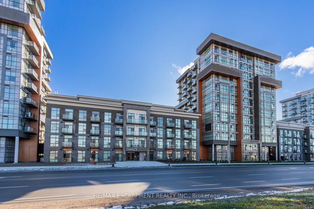 704 - 460 Dundas Street