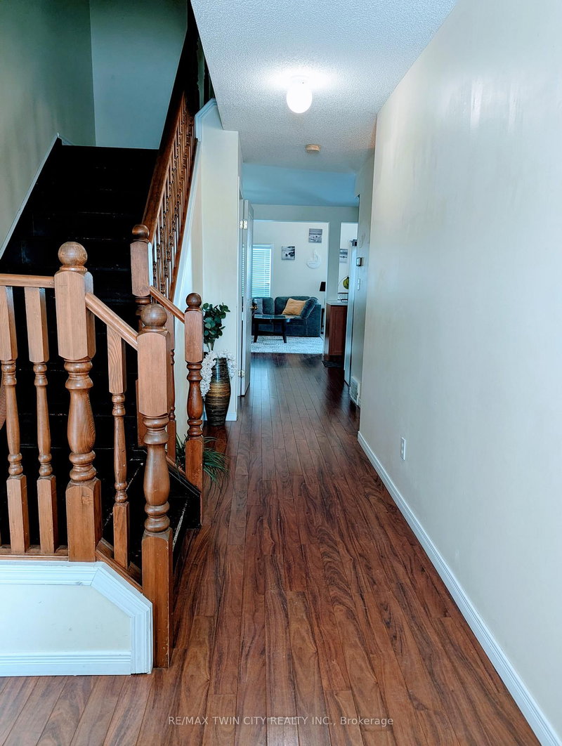 520 Chablis Dr, Waterloo, N2T 2X9 | Image 2