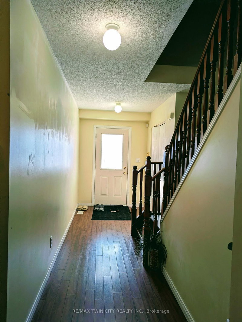 520 Chablis Dr, Waterloo, N2T 2X9 | Image 3