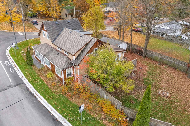615 Bay St, Gravenhurst, P1P 1G8 | Image 2