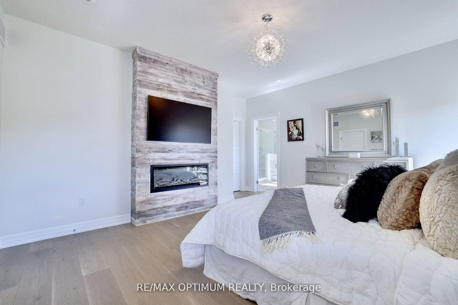 Detached House for sale at 23 Whitcombe Way, Puslinch, Ontario, N0B 2C0 - Morriston - MLS: X12630042