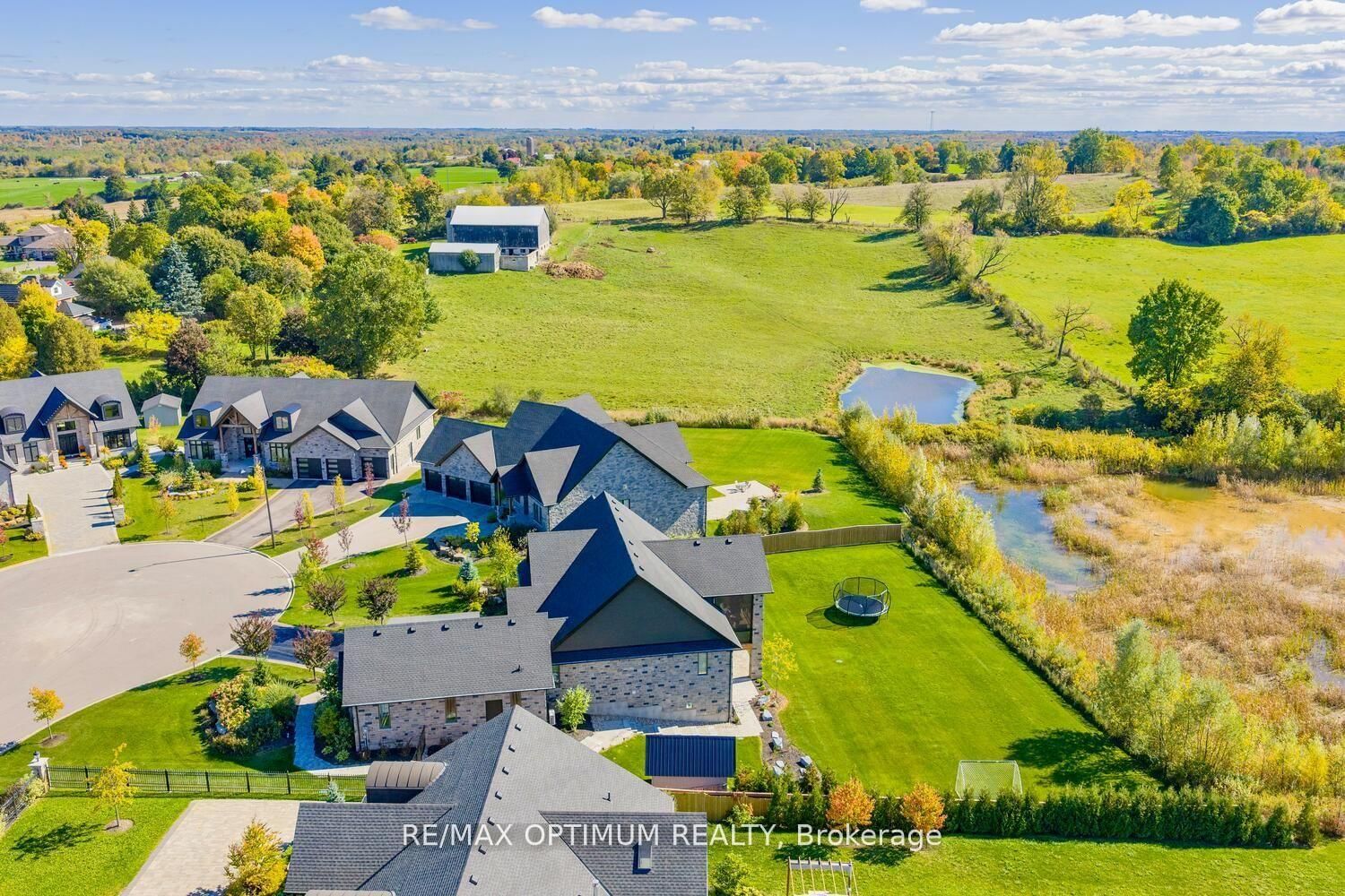 Detached House for sale at 23 Whitcombe Way, Puslinch, Ontario, N0B 2C0 - Morriston - MLS: X12630042