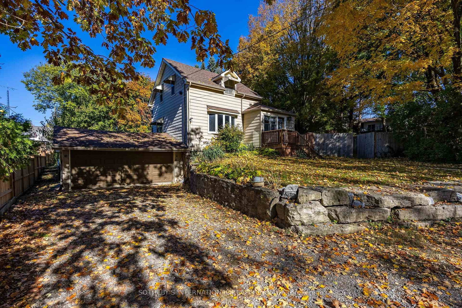 Detached House sold at 17 Mechanic Street, Norfolk, Ontario, N0E 1Y0 - Waterford - MLS: X12631014