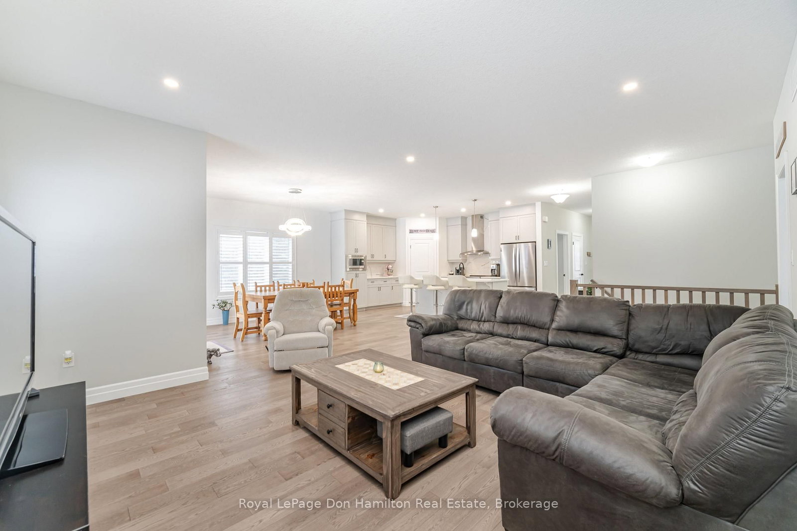 Listing Image 17