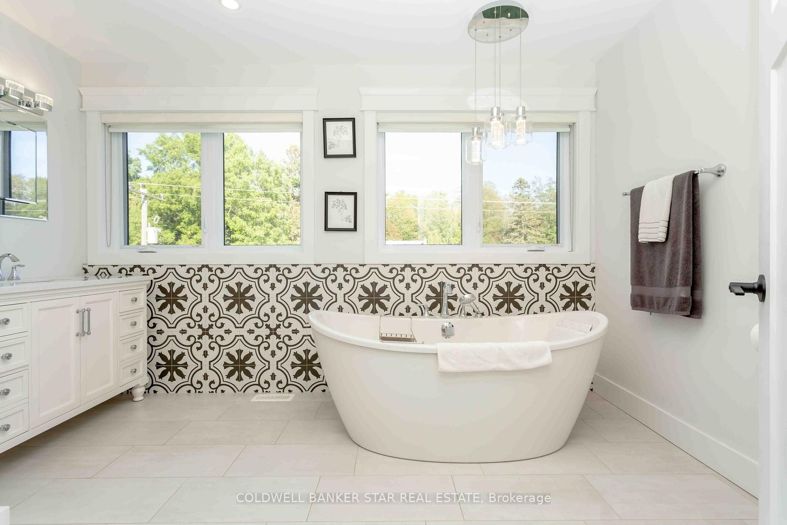 Detached House for sale at 8037 Springwater Road, Central Elgin, Ontario, N5H 2R4 - Rural Central Elgin - MLS: X12633086