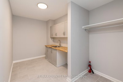Unit UNIT #5 — 257 DUNDAS Street E — photo 6