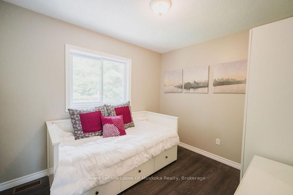 Detached House for sale at 12 Murray Street, Sundridge, Ontario, P0A 1Z0 - Sundridge - MLS: X12633500