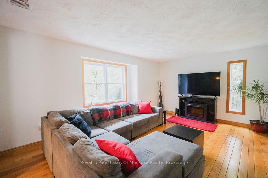 Detached House for sale at 12 Murray Street, Sundridge, Ontario, P0A 1Z0 - Sundridge - MLS: X12633500