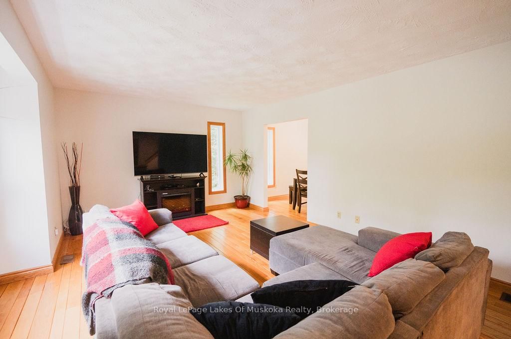 Detached House for sale at 12 Murray Street, Sundridge, Ontario, P0A 1Z0 - Sundridge - MLS: X12633500