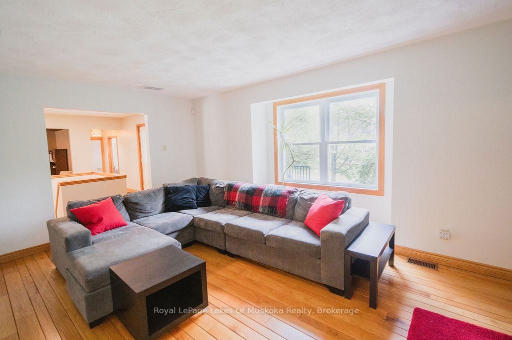 Detached House for sale at 12 Murray Street, Sundridge, Ontario, P0A 1Z0 - Sundridge - MLS: X12633500