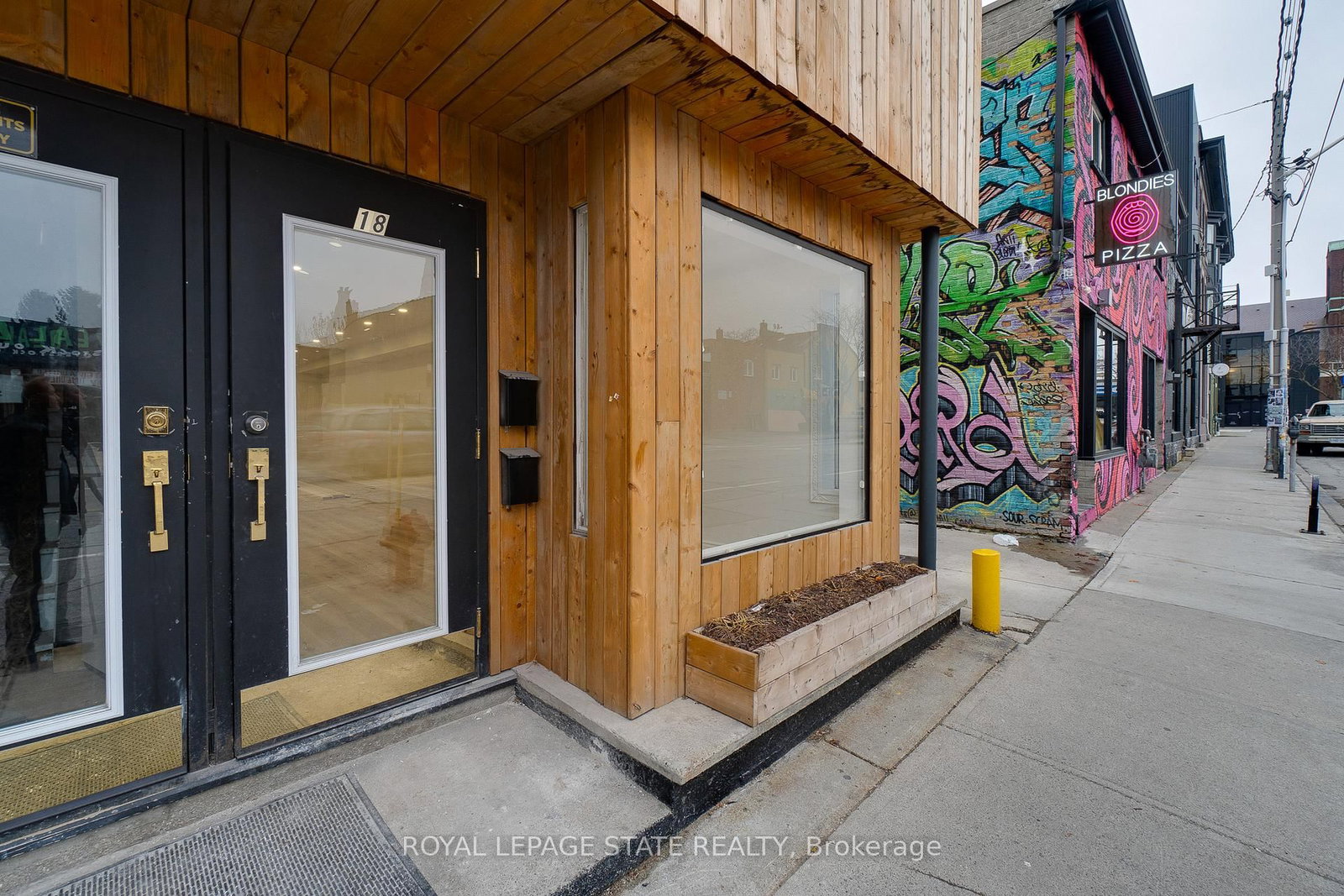 18 Barton Street E - Photo 5