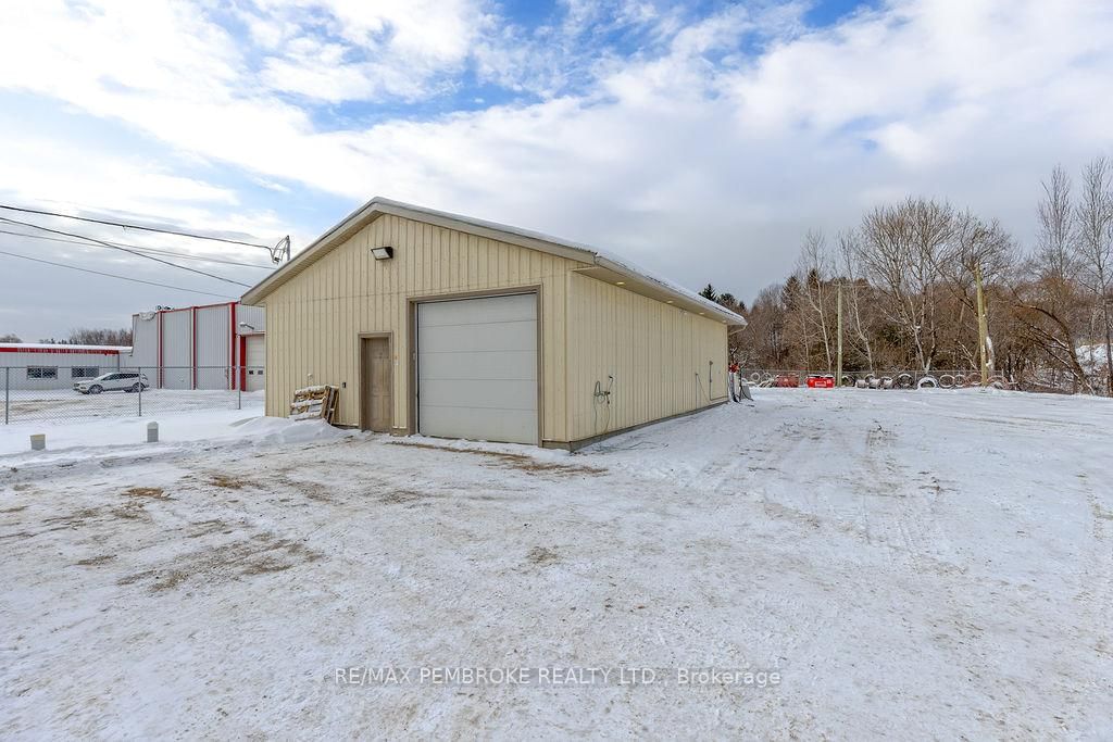 1366 Pembroke Street E - Photo 11