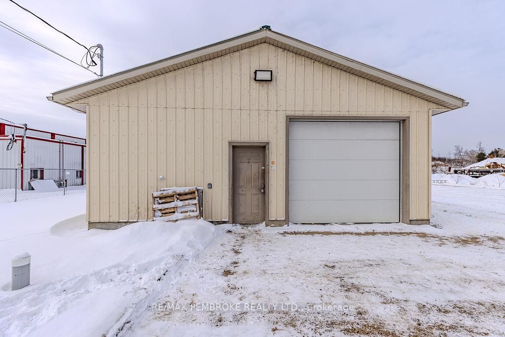 1366 Pembroke Street E - Photo 15