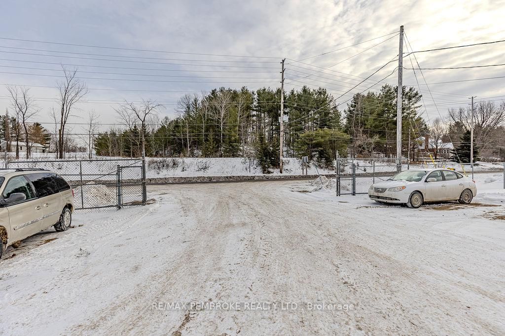 1366 Pembroke Street E - Photo 17